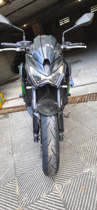Kawasaki Z800e Negra y Verde