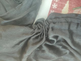 Pantalón negro de raso con cordón