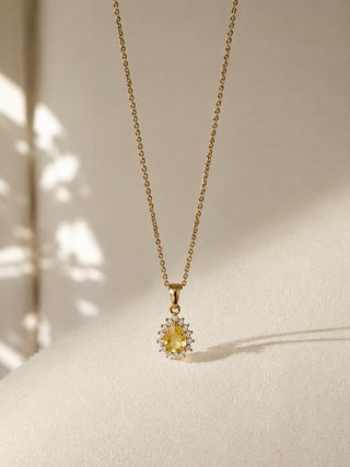 Collana con ciondolo a goccia giallo