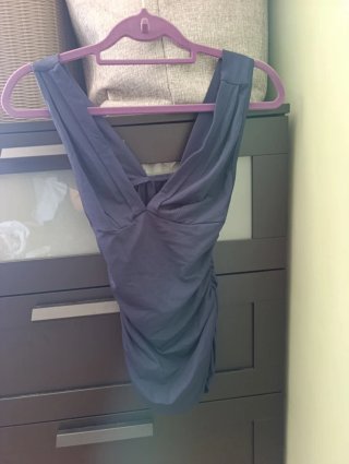 Top azul marino escote pico talla S