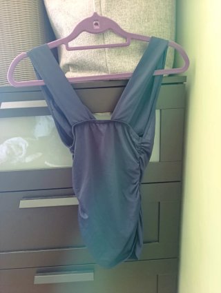Top azul marino escote pico talla S
