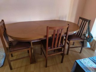 Mesa de comedor y 6 sillas de madera