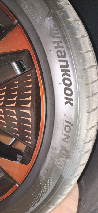 4 Neumáticos Hankook ION evo 235/45 R19 99V