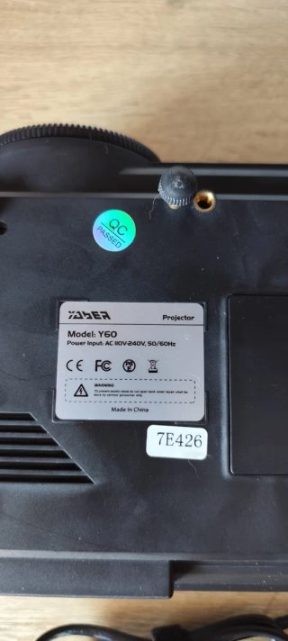 Proyector Yaber Y60 HD + Cable HDMI y Mando