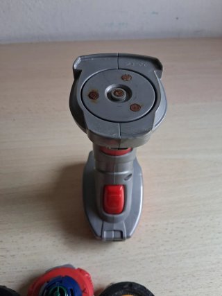 Lotto Battle Strikers: 4 trottole con lanciatore
