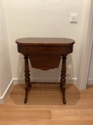 Mueble costurero de madera