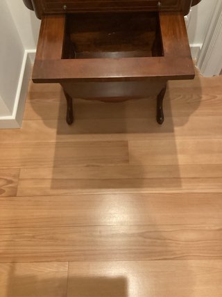 Mueble costurero de madera
