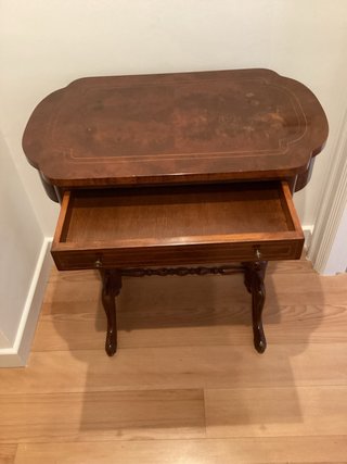 Mueble costurero de madera