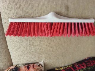 Cepillo grande rojo y blanco