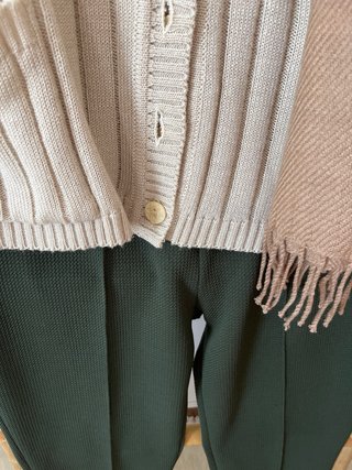 Conjunto cárdigan, pantalón y bufanda