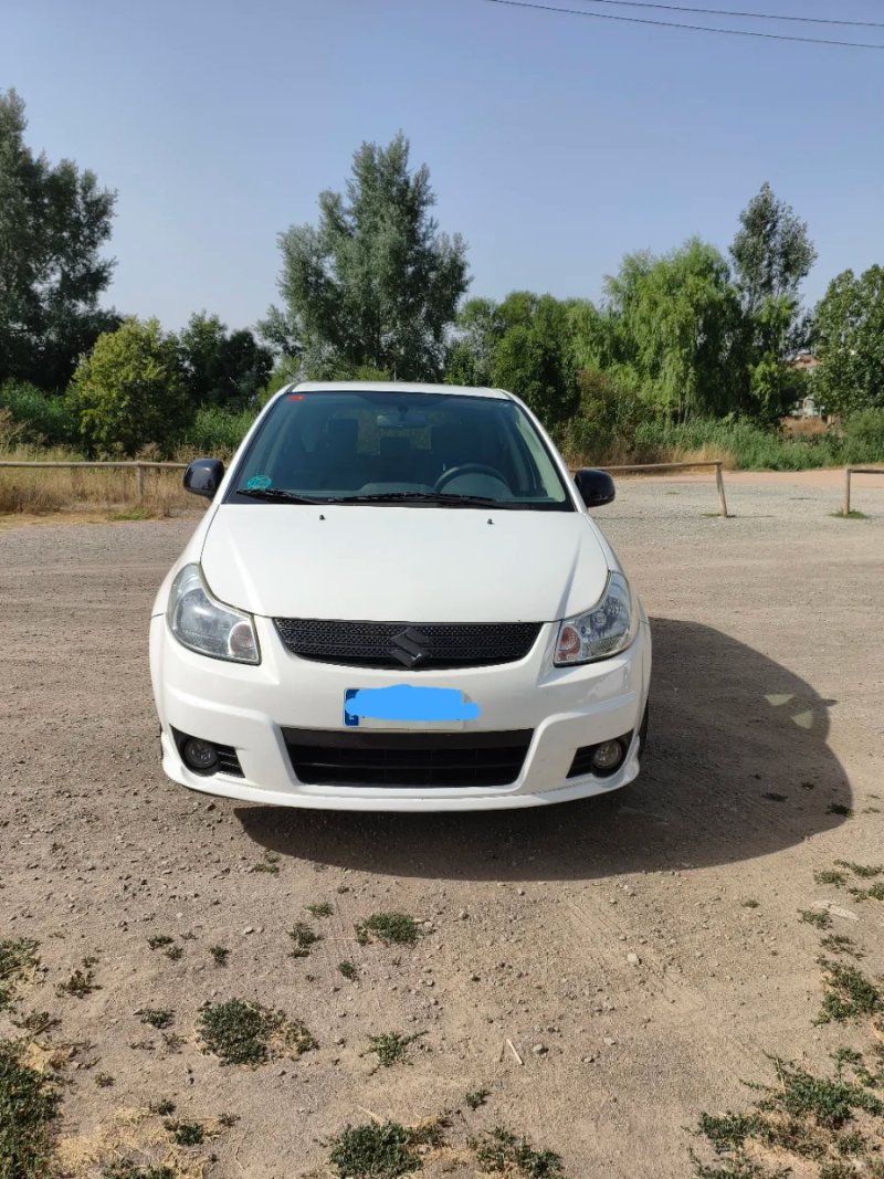 Suzuki SX4 2010 - foto 1