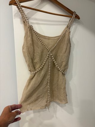 Top beige tirantes
