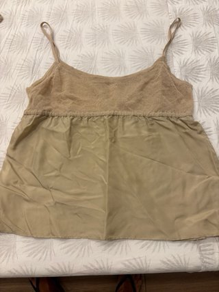 Top beige tirantes