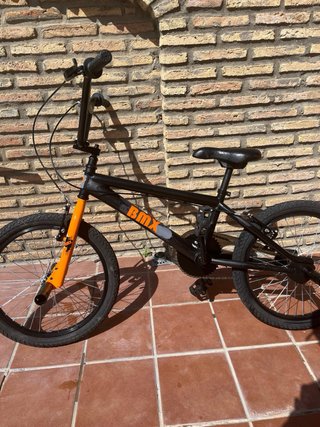 Bicicleta BMX 20” Negra y Naranja