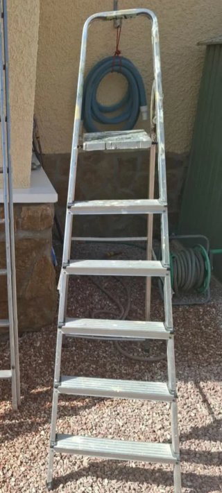 Escalera aluminio 6 peldaños