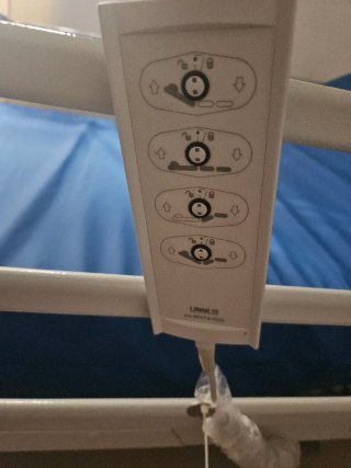 Cama articulada hospitalaria