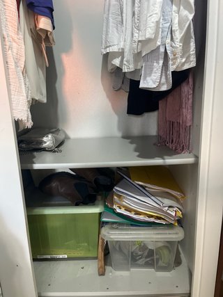 Armadio con porte scorrevoli in vetro