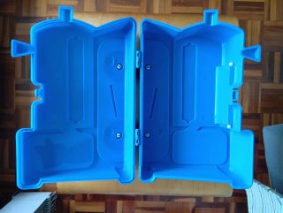Caja de tren azul de plástico