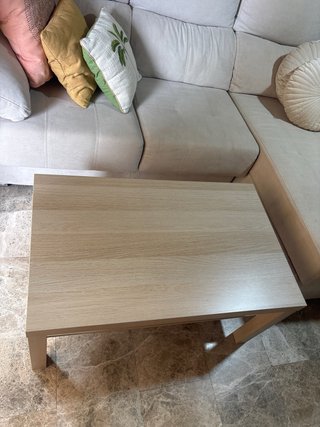 Mesa de centro de madera y tela