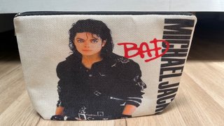 Neceser Michael Jackson. Perfil solidario