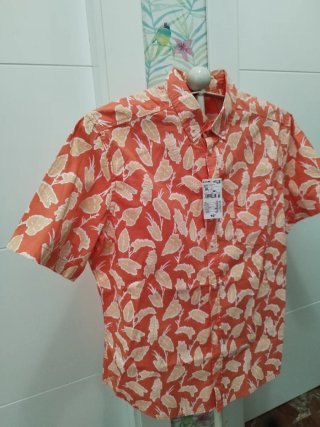 Camisa Kiabi Estampada Hojas Naranja Talla XL