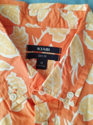 Camisa Kiabi Estampada Hojas Naranja Talla XL