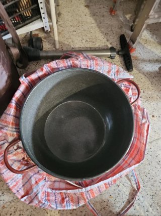 Olla Roja y Negra con Asas