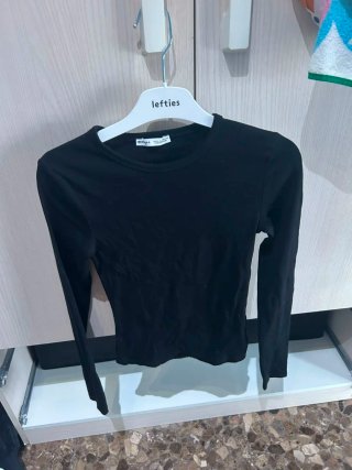 Top Bershka negro manga larga XS