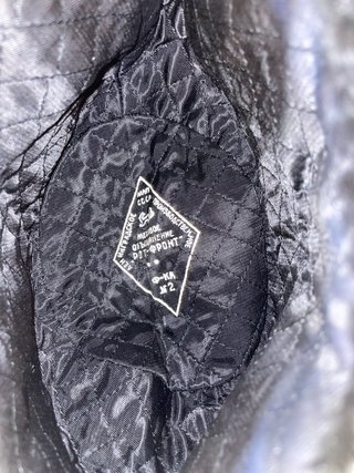 Gorro negro de pelo rizado
