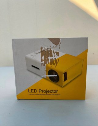 Mini proyector blanco y naranja