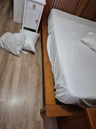 Conjunto dormitorio Cama + 2 Mesitas + Cómoda y so