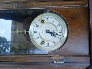 Reloj de pared antiguo madera y cristal