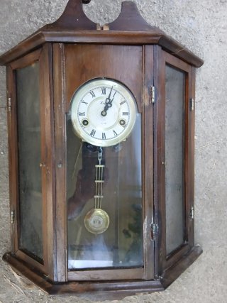 Reloj de pared antiguo madera y cristal