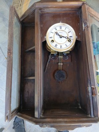 Reloj de pared antiguo madera y cristal