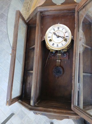 Reloj de pared antiguo madera y cristal