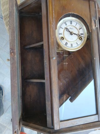 Reloj de pared antiguo madera y cristal