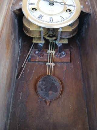 Reloj de pared antiguo madera y cristal