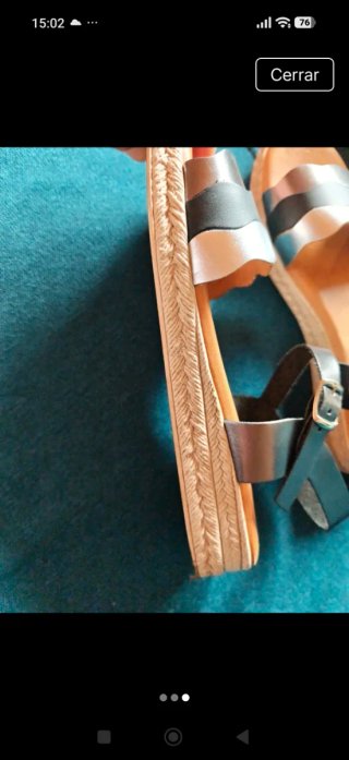 Sandalias de piel negras y plateadas