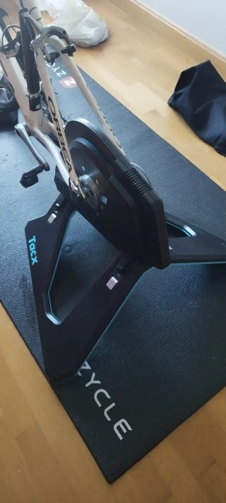 Rodillo Tacx Neo 2 Smart + Alfombra