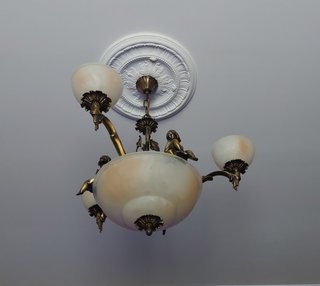 Lámpara de techo estilo clásico con figuras