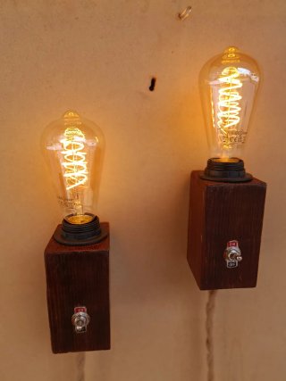 Lampada vintage in legno