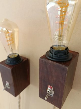 Lampada vintage in legno