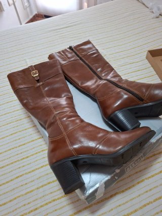 Botas altas de piel marrones