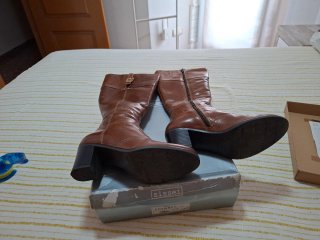 Botas altas de piel marrones