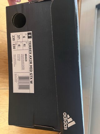 Botas de montaña Adidas Terrex negras y rosas