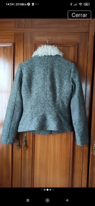 Chaqueta entallada gris con cuello