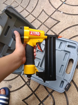 Clavadora Neumática ATRO