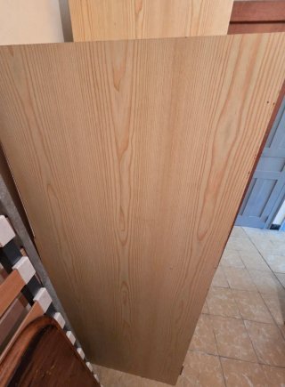 Cómoda de madera con cajones