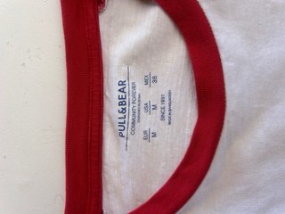 Camiseta Raglán PULL&BEAR Blanca y Roja