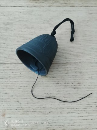 Campana japonesa de hierro fundido